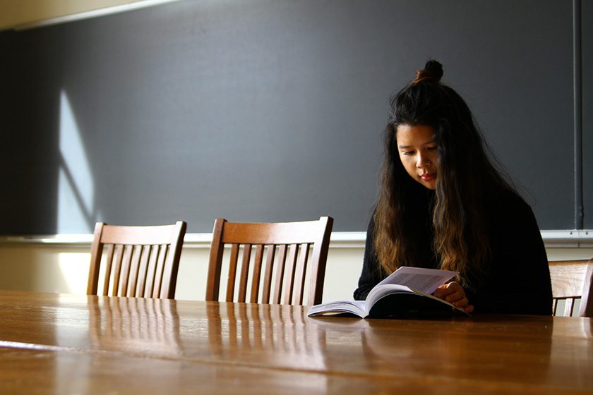 Kylie Long '19 catches up on her Augustine reading.