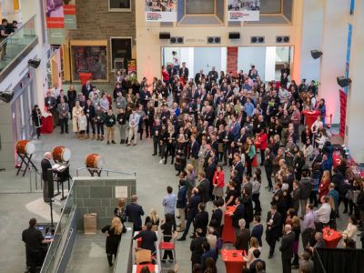 Provost Michael Kotlikoff welcomes a packed house to the 2019 Cornell Family Fellows Spring Weekend.